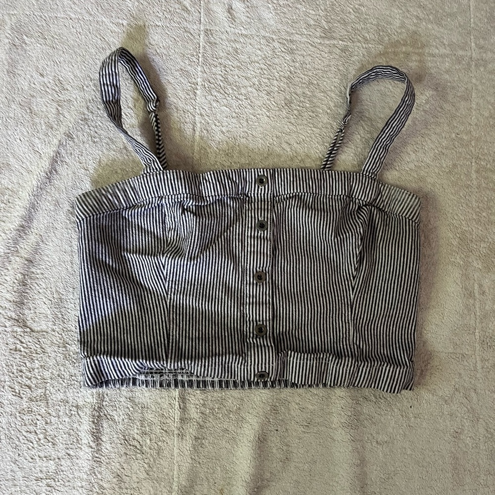 Medium Hollister crop top